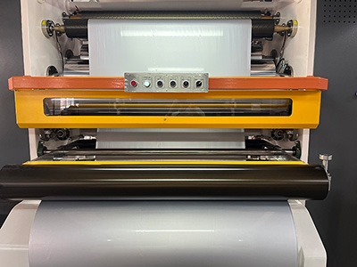 Laminadora triplex sin solventes, A400-ЗV